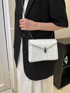 Sac à Bandoulière Matelassé en Cuir PU pour Femme Petit Sac Carré avec Chaîne et Serrure en Métal Élégant Sac à Main Quotidien