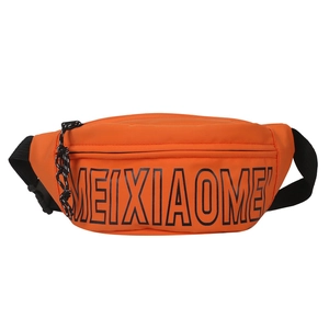 Orangefarbene Oxford-Gürteltasche mit schwarzem Buchstabendruck und verstellbarem Gurt