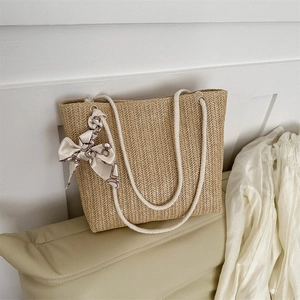 Sac Fourre-tout Tissé en Paille pour Femmes Avec Décoration de Foulard en Satin Grande Capacité Sac à Bandoulière de Plage