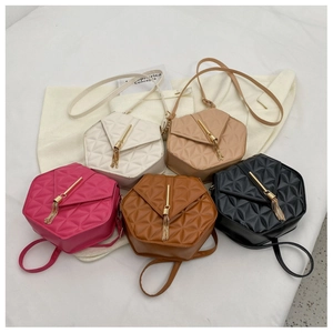 Quilted crossbody bags in five colors with golden fringe pendants and slim straps