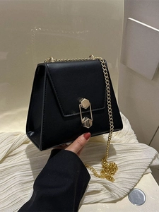Sac à Épaule Trapèze pour Femmes en Cuir PU Avec Chaîne Dorée Verrou Géométrique Sac Bandoulière Minimaliste