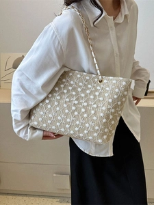 Borsa tote in paglia con ricamo a margherita e tracolla a catena dorata