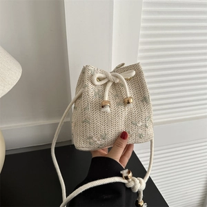 Sac Seau en Paille Tissée pour Femme avec Broderie Florale Dentelle Cordon Mode Bandoulière Sacoche pour Vacances d'Été à la Plage