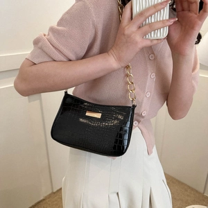 Fashionable black crocodile texture shoulder bag with stylish gold chain strap for women