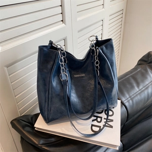 Sac Cabas Femme en Cuir PU Grande Capacité Mode Couleur Unie Sac à Épaule Avec Chaîne Métallique Sac Minimaliste