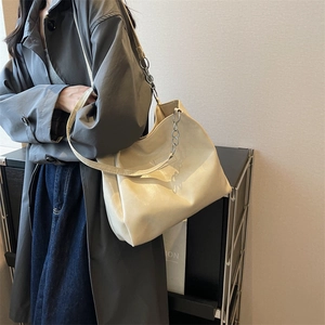 Grand sac cabas chic blanc cassé avec chaîne en métal pour femme usage quotidien décontracté