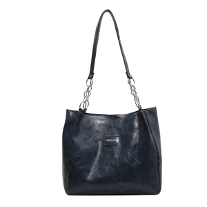 Sac fourre-tout bleu marine classique à grande capacité avec bandoulière à chaîne