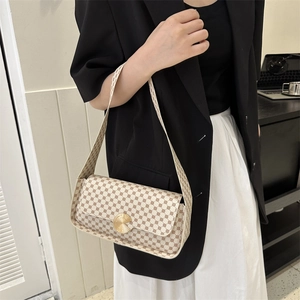 Sac à bandoulière vintage crème avec motif imprimé et boucle dorée élégante