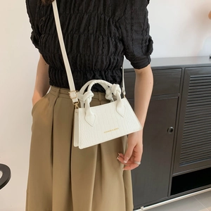 Sac bandoulière blanc en similicuir à texture crocodile et poignée nouée