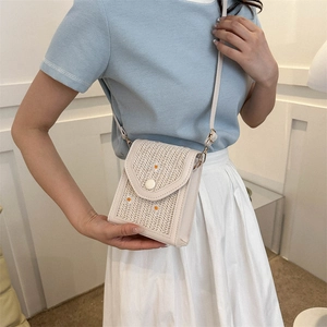 Petit sac bandoulière d'été tissé avec broderie marguerite et fine bandoulière