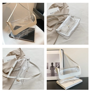 Détail du sac bandoulière en PVC transparent avec bordure en cuir crème et fermoir magnétique