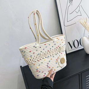 Large Capacity Straw Woven Shoulder Bag For Women French Summer Beach Vacation Tote Bag With Daisy Flower Charm Handmade Bag