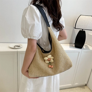 Sac fourre-tout en paille tissé à la main avec fleurs blanches et pendentifs cerises