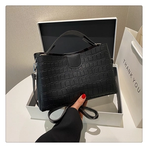 Black crocodile pattern tote bag set with detachable shoulder strap and gift box