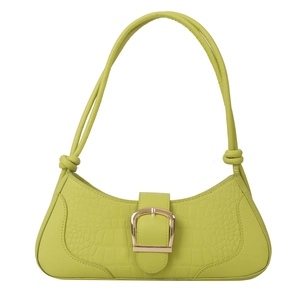 Sac baguette vert néon à motif crocodile avec une grande boucle métallique dorée