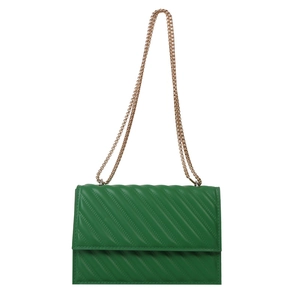 Borsa a tracolla vintage verde trapuntata con catena dorata su sfondo bianco
