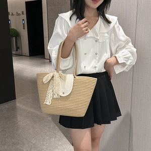 Straw woven tote bag with white lace bow and metal clasp for summer beach style