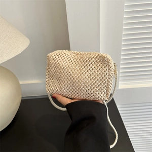 Women Fashion Woven Straw Crossbody Bag Small Square Shoulder Bag Summer Beach Handmade Purse With Zipper Closure