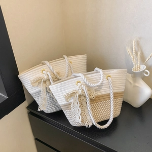 Grand sac cabas tressé avec nœud en dentelle et poignées en coton pour le style d'été