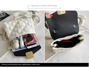 Détail de l'intérieur d'un sac à bandoulière matelassé blanc et sa grande capacité