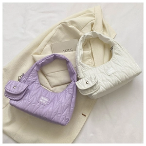 Sacs portés épaule demi-lune matelassés en violet clair et beige avec mini bourses