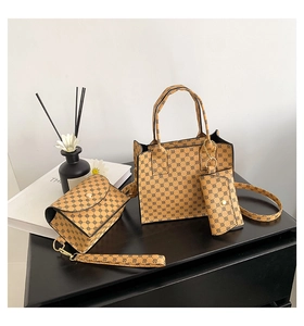 Ensemble de 3 sacs camel à motif monogramme avec cabas et sacoche bandoulière