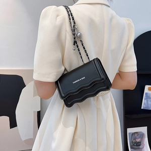 Fashionable black wave flap crossbody bag with chain strap and silver metal charm