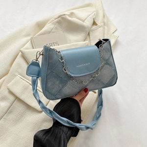 Sac sous le Bras en PU à Texture Denim pour Femmes avec Chaîne en Métal Fleur et Bandoulière Tressée Sac à Épaule Vintage