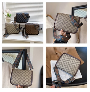 Détail de sacs bandoulière vintage avec large sangle jacquard en trois coloris divers