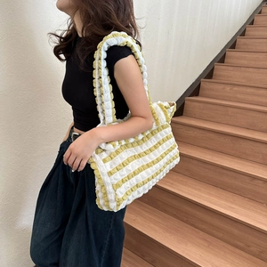 Sac fourre-tout à rayures jaunes et blanches avec texture bulle et grande capacité