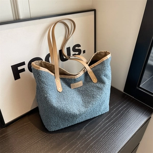 Fashion Large Capacity Plush Tote Bag Winter Warm Faux Fur Shoulder Bag With Synthetic Leather Handle Daily Casual Tote