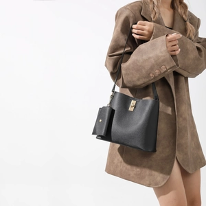 Three-piece black leather bucket bag set with small pouch for stylish casual women's daily use