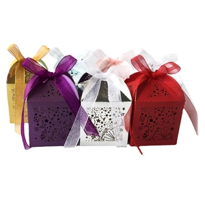 Boîtes à bonbons découpées au laser en couleurs variées avec nœud en tulle pour mariages