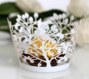 Élégante caissette à cupcake blanche découpée au laser avec motif d'arbre pour mariages