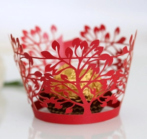 Caissettes à cupcakes rouges découpées au laser pour décorations de mariage et fêtes