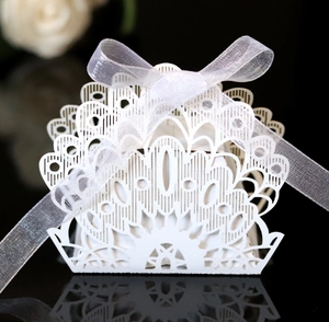 Laser Cut Hollow Wedding Favor Candy Box European Style Pearlescent Paper Gift Box With Ribbon For Birthday Party Celebration