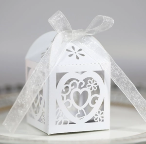 Hollow Heart Laser Cut Candy Boxes Pearlescent Paper Gift Favor Packaging With Ribbon For Wedding Party Decoration