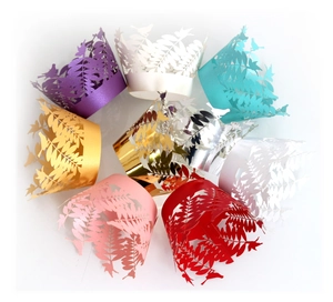 Caissettes à cupcakes découpées au laser avec feuilles et oiseaux en 8 couleurs nacrées