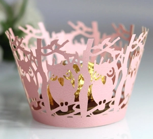 Decorazione per cupcake in carta rosa tagliata al laser con gufo e tema foresta