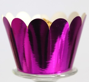 Pirottini per cupcake viola metallizzato con bordo ondulato per dolci eleganti