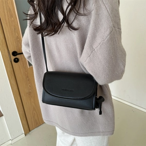 Classic black litchi pattern leather crossbody bag with wide strap and fashion lettering