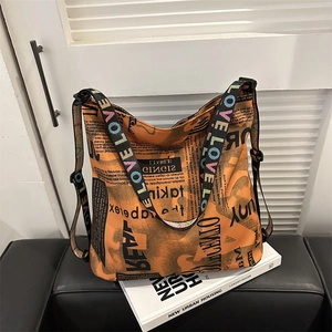 Vintage Gewaschenes Oxford-Gewebe Zeitungsdruck Schultertasche Damen Große Kapazität Buchstaben-Gurt Lässige Tote Umhängetasche