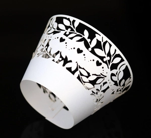Eleganter weißer lasergeschnittener Cupcake-Wrapper für Hochzeits- und Partydekoration