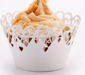 Laser cut heart pattern cupcake wrappers in white paper for wedding party decor