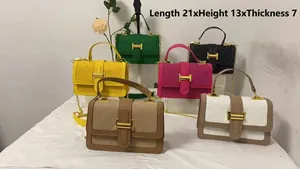 Sac bandoulière en six couleurs avec chaîne et boucle métal, taille 21x13x7cm
