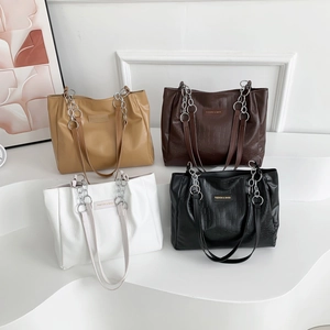 Large capacity tote bags in four colors with crocodile texture and silver chain straps