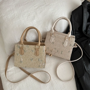Women straw woven square bag with floral embroidery and adjustable shoulder strap