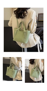 Détail d'un sac cabas vert en similicuir avec lanières verticales et bandoulière réglable