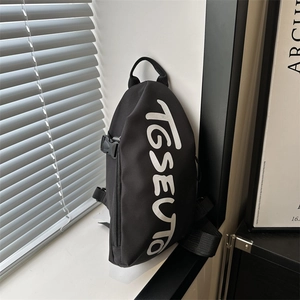 Sac de Poitrine Streetwear Grande Capacité Avec Imprimé Lettres Sac Bandoulière Multifonctionnel en Tissu Oxford Pour Hommes Femmes