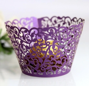 Eleganter violetter lasergeschnittener Cupcake-Wrapper aus hochwertigem Perglanzpapier